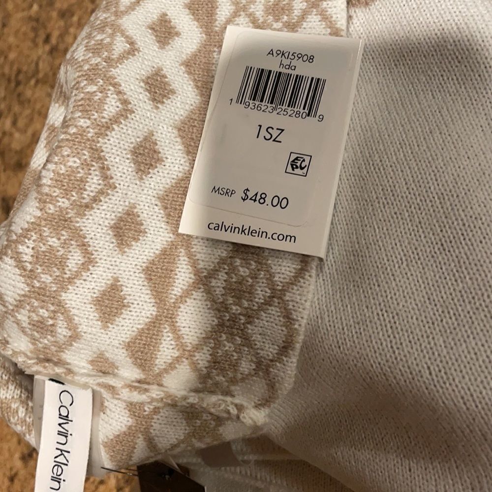 Calvin Klein Infinity Loop Scarf NWT - Picture 4 of 5